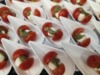 Brochette  tomate, bille Mozzarella  au pesto sur assiette    12 ou 20 pièces